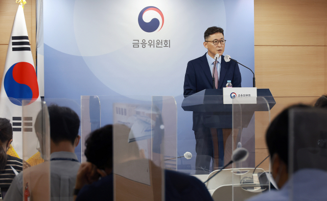 지난 8월 10일 금융위원회가 서울 정부서울청사 합동브리핑실에서 코로나19로 피해를 입은 자영업자·소상공인에 대한 금융 지원계획을 브리핑하고 있다. 금융위원회 제공