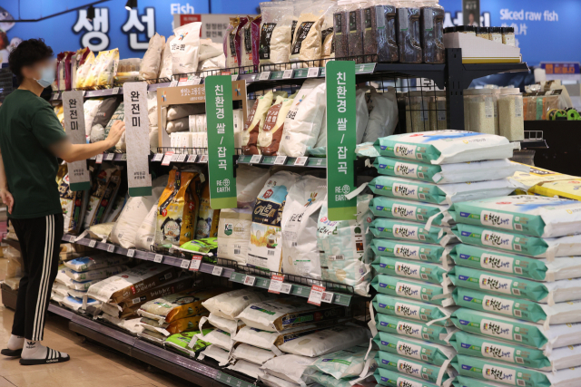 서울의 한 마트에 진열된 쌀. 연합뉴스