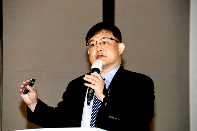 27일 오전 부산 해운대구 우동 웨스틴조선 부산 호텔에서 열린 부산일보 CEO 아카데미 총동문회 조찬 강연회에서 주원 현대경제연구원 경제연구실장이 ‘대내외 경제 여건 변화와 2023년 한국 경제 전망’을 주제로 강의했다.