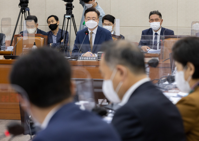 조규홍 보건복지부 장관 후보자가 27일 국회 보건복지위원회에서 열린 인사청문회에서 의원질의에 답변하고 있다. 연합뉴스