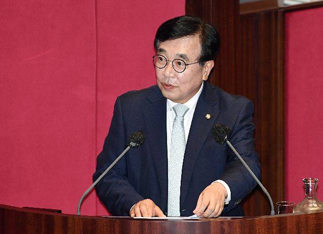 국민의힘 서병수 의원이 지난 19일 국회 본회의장에서 열린 정치분야 대정부질문에서 한덕수 국무총리에게 질의를 하고 있다. 김종호 기자 kimjh@