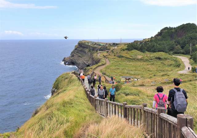 제주도 송악산 둘레길.