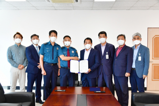 양산시는 올해 9월 30일 시청 상황실에서 나동연 시장과 한상철 양산경찰서장 등이 참석한 가운데 동부행정타운부지 예정지에 동부경찰서를 건립하겠다는 MOU를 체결했다. 양산시 제공