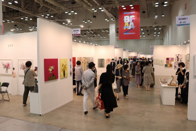 제10회 BFAA 아트페어 전시장 전경. 부산미술협회 제공