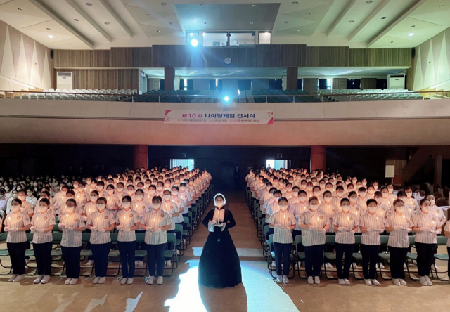 부산여자대학교(총장 정영우) 간호학과는 지난달 29일 다촌문화관 대강당에서 제10회 나이팅게일 선서식을 개최했다.