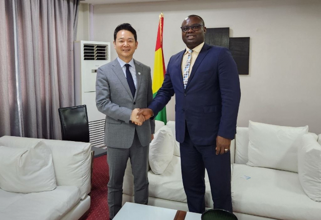 대통령실 장성민 미래전략기획관이 지난달 서아프리카 지역을 방문해 기니의 베르나르 총리를 면담하면서 2030 부산세계박람회 유치 교섭활동을 벌였다. 외교부 제공