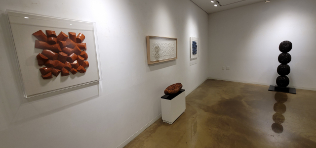 조일상 개인전 '생명-투 비' 전시 전경. 오금아 기자