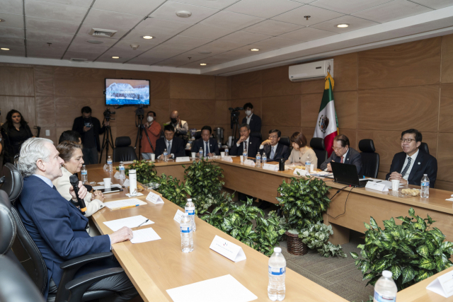 2030부산세계박람회 유치 활동을 위해 멕시코를 방문한 박형준 부산시장이 지난 3일 멕시코 하원을 방문해 마르케스 한-맥 의원 친선협회장과 간담회를 가졌다. 부산시 제공