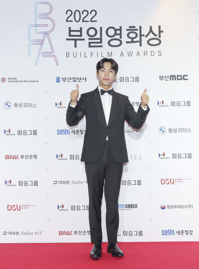 ‘2022 부일영화상’ 시상식에 앞서 배우 주종혁이 포즈를 취하고 있다. 김종진 기자 kjj1761@