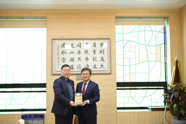 ㈜코드팜 김정보 대표, 동명대에 1억 원 상당 클라우드 컴퓨팅 인프라 서버 기증