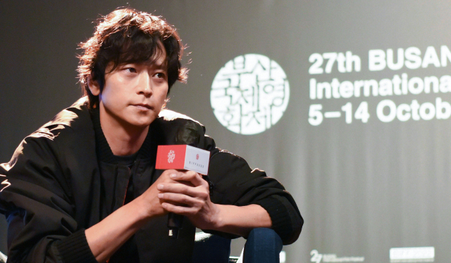 배우 강동원이 9일 오후 부산 해운대구 KNN시어터에서 열린 제27회 부산국제영화제(BIFF) '액터스 하우스'에 참석해 인사말을 하고 있다. 안지현 인턴기자