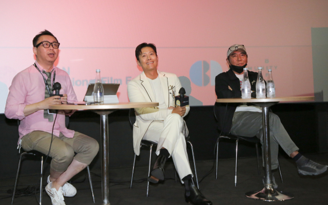 부산 중구 남포동 롯데시네마 대영에서 9일 오후 배우 이병헌과 김지운 감독이 함께하는 부산국제영화제 '마스터 톡' 행사가 열렸다. 왼쪽부터 조원희 감독, 이병헌, 김지운 감독. 문경덕 인턴기자