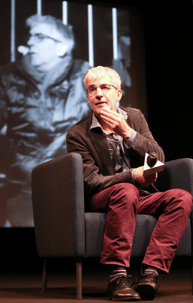 알랭 기로디 감독이 10일 오후 3시 부산 해운대구 KNN시어터에서 열린 ‘마스터 클래스’에서 자신의 영화 철학에 대해 이야기하고 있다. 문경덕 인턴기자