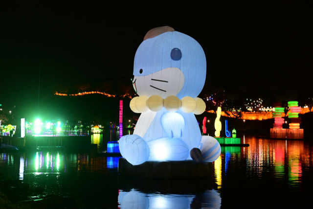 진주시 관광캐릭터 ‘하모’ 유등. 진주시 제공