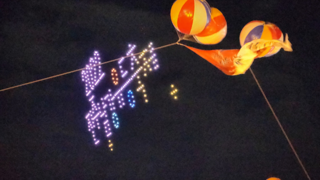 300여 대의 드론이 남강 밤하늘에 펼친 미디어 아트쇼. 진주시 제공