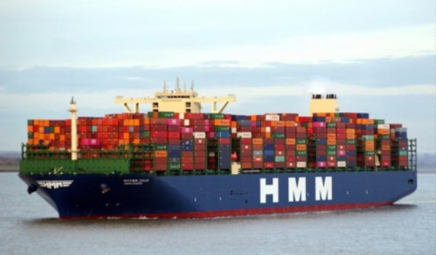 국적선사 HMM의 2만4000TEU급 초대형 컨테이너선인 ‘HMM 그단스크호’. 부산일보DB