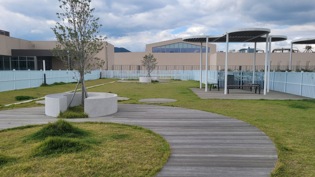 롯데몰 메종 동부산 옥상의 반려견 놀이터 펫파크.