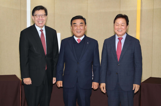 박형준 부산시장과 김두겸 울산시장, 박완수 경남도지사 12일 오후 부산 연제구 부산시청에서 간담회. 강선배 기자 ksun@