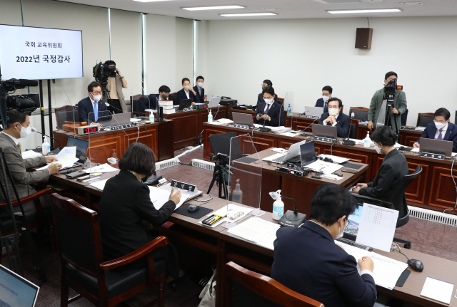 부산대와 국립경상대에 대한 국회 교육위원회 국정감사가 12일 부산 금정구 부산대에서 열렸다. 정대현 기자 jhyun@