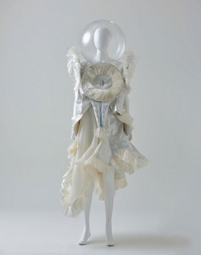 장광효 디자이너 작품(위)과 김정신 한남대 교수 작품. 한국패션문화협회 제공