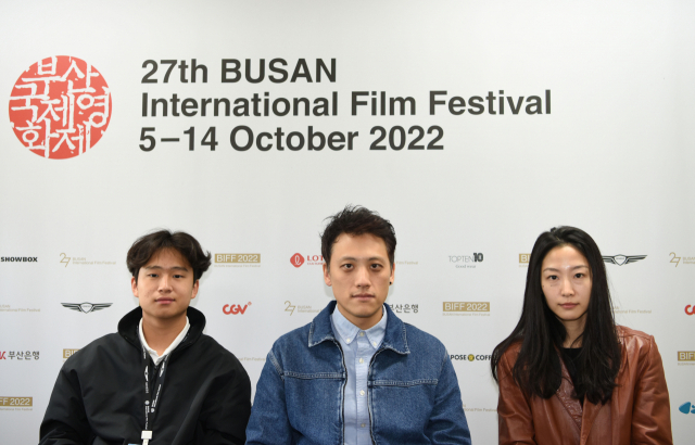 11일 오후 부산 해운대구 시네마운틴에서 만난 앤서니 심 감독과 배우 최승윤, 에단 황. 안지현 인턴기자