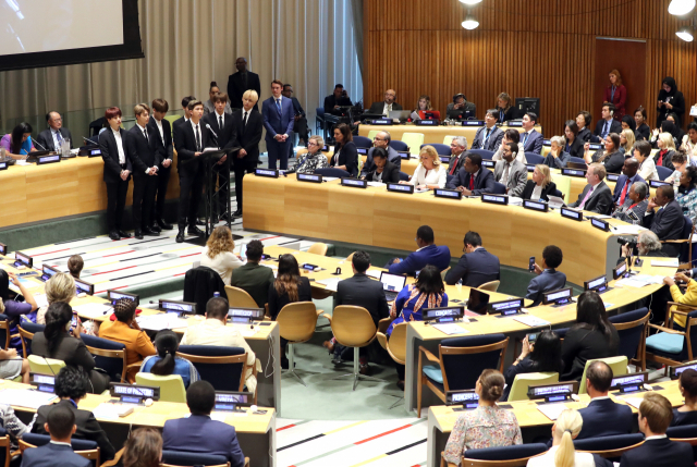 BTS가 2018년 유니세프 ‘제너레이션 언리미티드’ 출범행사 발언자로 초청돼 미국 유엔본부에서 연설하고 있다. 연합뉴스