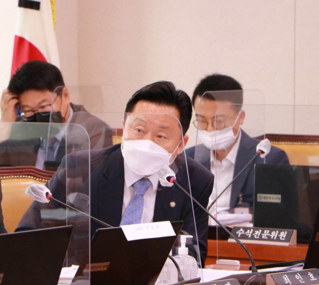 국회 국토교통위원회 야당 간사인 더불어민주당 최인호 의원이 국정감사에서 질의하는 모습. 부산일보DB
