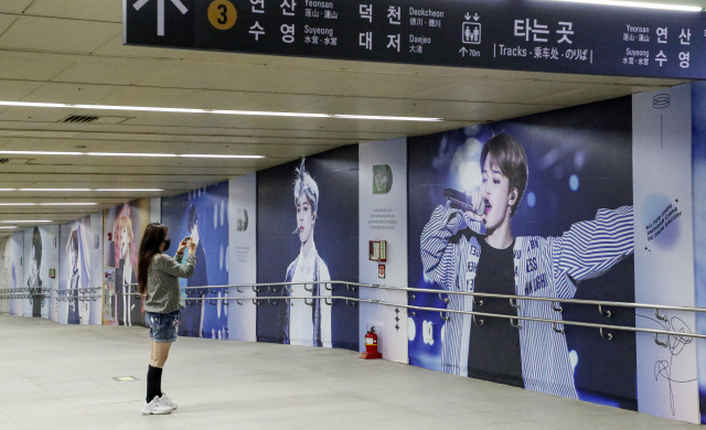 2022년 ‘짐토버’를 맞아 부산 도시철도 3호선 종합운동장역에 설치된 랩핑 광고. 김종진 기자