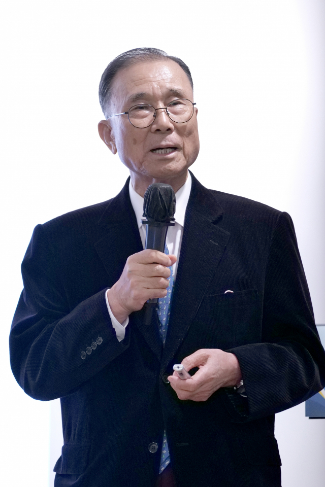 임수복 강림CSP 회장은 12일 부산일보 해양CEO아카데미 제7기 과정에서 ‘행복을 원하면 건강부터 챙겨라’를 주제로 특강을 했다.