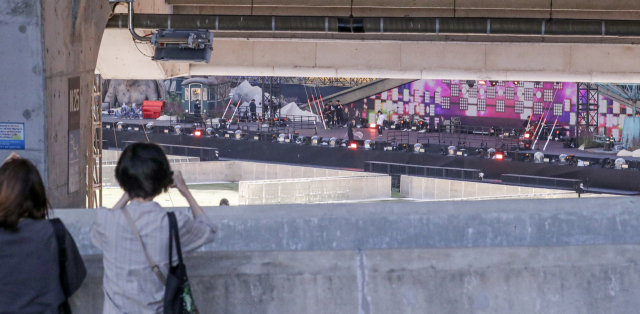 2030 부산세계박람회 유치 기원 BTS콘서트를 이틀 앞둔 13일 부산아시아드주경기장이 공연준비로 분주한 모습이다.