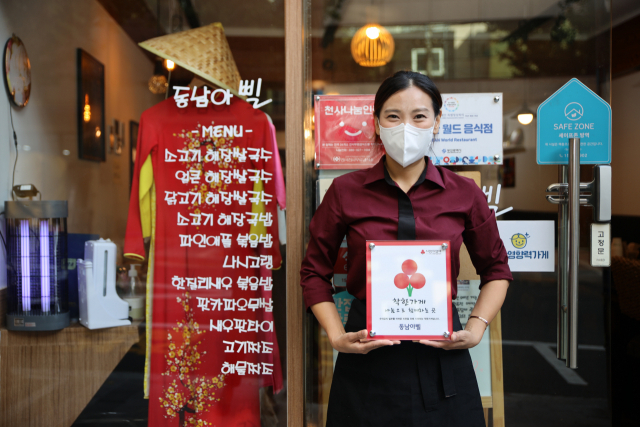 부산 중구 중앙동 베트남음식점 ‘동남아삘’(대표 도유미)은 12일 부산사랑의열매(회장 최금식) 착한가게 부산 906호로 가입했다.