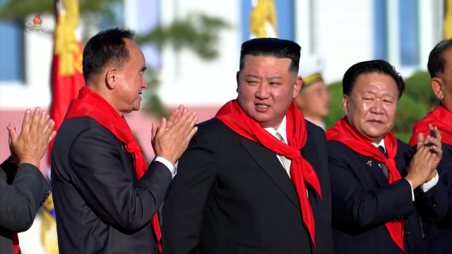 북한 김정은 국무위원장이 지난 12일 만경대혁명학원에서 열린 만경대혁명학원·강반석혁명학원 창립 75주년 기념행사에 참석해 기념연설을 했다고 조선중앙TV가 13일 보도했다.연합뉴스