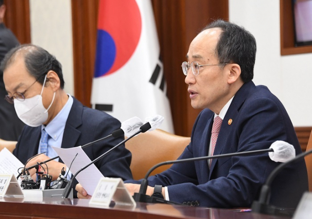 추경호 부총리 겸 기획재정부 장관이 17일 서울 종로구 정부서울청사에서 열린 경제규제혁신 TF회의를 주재하면서 모두발언을 하고 있다. 기재부 제공