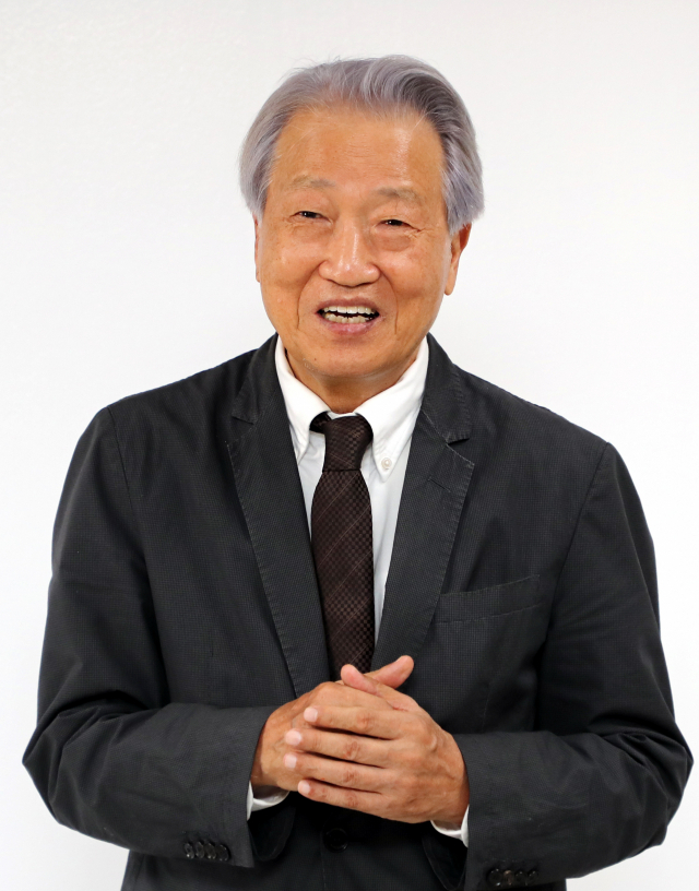 부산, 울산, 경남 최초로 보관 문화훈장을 받는 조일상 전 부산시립미술관장. 강선배 기자 ksun@