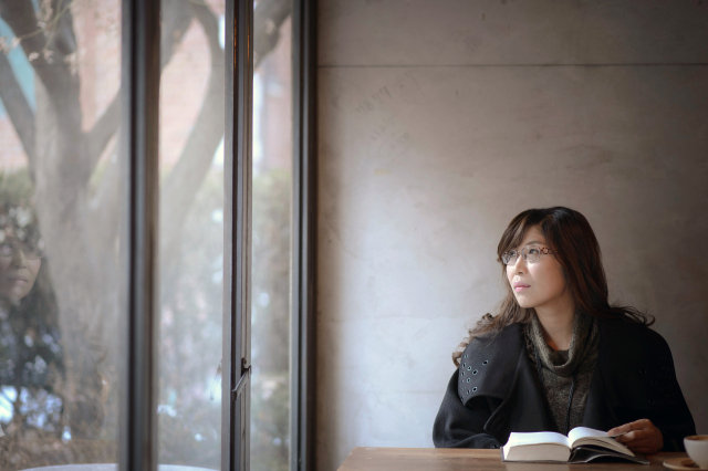 “누구에게나 어쩔 수 없는 ‘사정’이 있고, 밉든 곱든 ‘항꾼에’ ‘하염없이’ 견뎌내는 것, 그것이 우리네 보통 사람들의 인생이 아닌가 싶습니다.” 정지아 제공