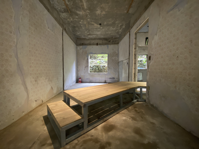 부산 초량동 산복도로에 주택을 개조해 만든 비엔날레 전시관. 집 내부 곳곳에 설치된 스마트폰이 매우 인상적입니다.