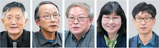 제39회 요산김정한문학상 5인 심사위원회의 조갑상·정찬·구모룡·정영선·허정(왼쪽부터) 심사위원. 이재찬 기자 chan@