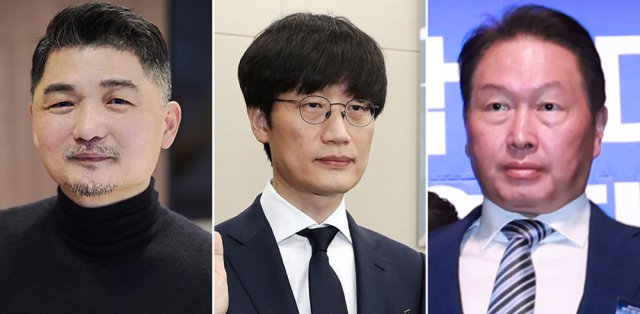 지난 주말 발생한 '카카오 먹통' 사태의 책임을 묻기 위해 국회 과학기술정보방송통신위원회는 17일 전체회의를 열고 김범수 카카오 이사회 의장을 오는 24일 과학기술정보통신부 종합국감장에 증인으로 부르기로 했다. 과방위는 또 이해진 네이버 GIO(글로벌투자책임자)와 최태원 SK 회장도 증인으로 채택했다. 사진 왼쪽부터 김범수 카카오 이사회 의장, 이해진 네이버 GIO, 최태원 SK 회장. 연합뉴스