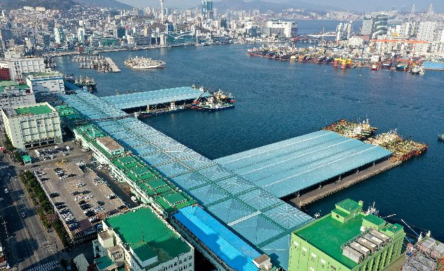 부산 서구 충무동 부산공동어시장. 부산일보DB