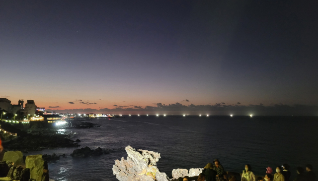 제주시티투어 야밤버스가 첫 번째로 정차하는 용두암.