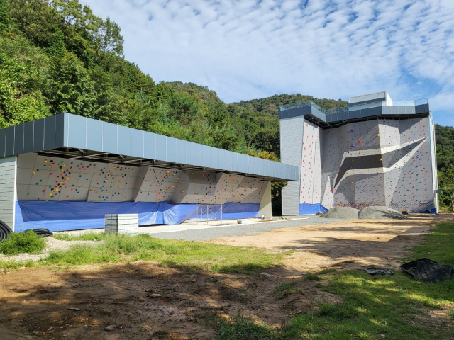 국제 경기가 가능한 인공 암벽장