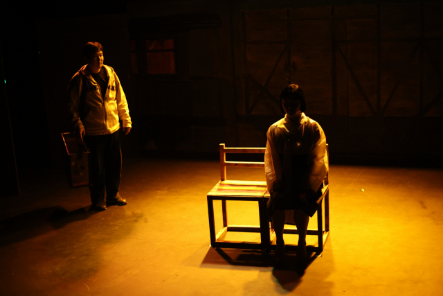 작업그룹 동고동락 '뚜껑없는 열차'. 부산소극장연극협의회 제공