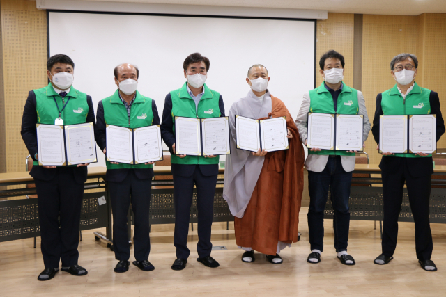 동의대 사회복지학과(학과장 유동철)는 최근 개금종합사회복지관에서 부산진구청, 부산경제정의실천시민연합, 부산불교환경연대, 개금종합사회복지관과 ‘부산진구 녹색 복지 마을 네트워크 협약’을 체결했다.