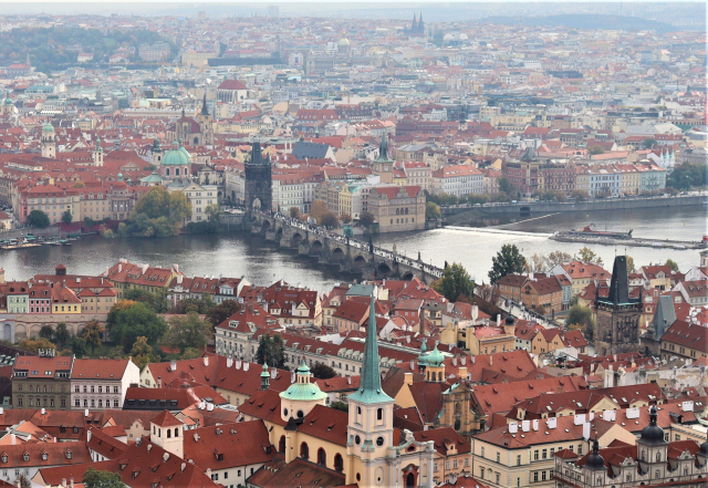 프라하성에서 내려다본 프라하 시내 전경.