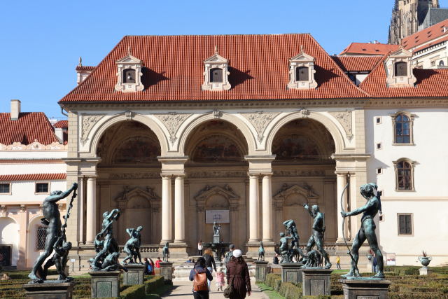 아름다운 정원으로 유명한 발트슈타인 궁전.