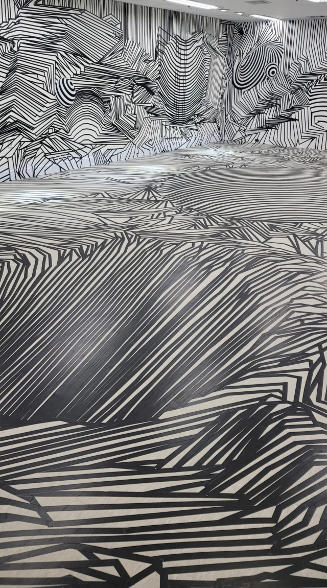 김가민 작가는 관람객들이 ‘착시 현상’을 체험할 수 있도록 했다. 오금아 기자