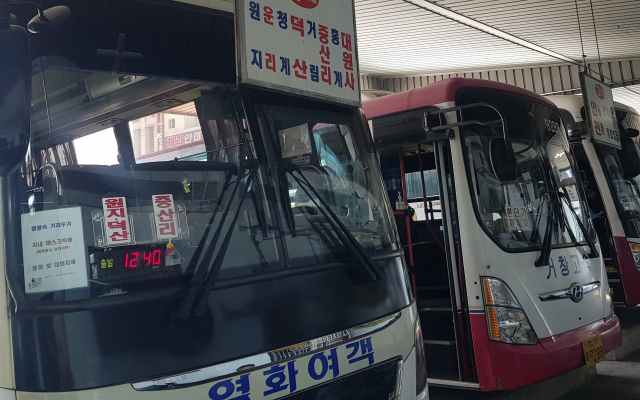 일부 시외버스 노선은 승객 감소와 고유가 문제로 적자가 심각한 수준이다. 김현우 기자
