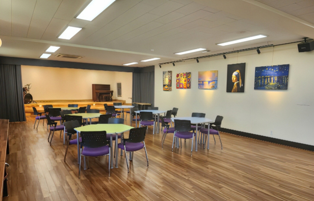 지난 여름방학 때 리모델링을 마치고 이달 7일 개관한 부산 학장중학교 음악실 ‘예술공감터’의 모습.