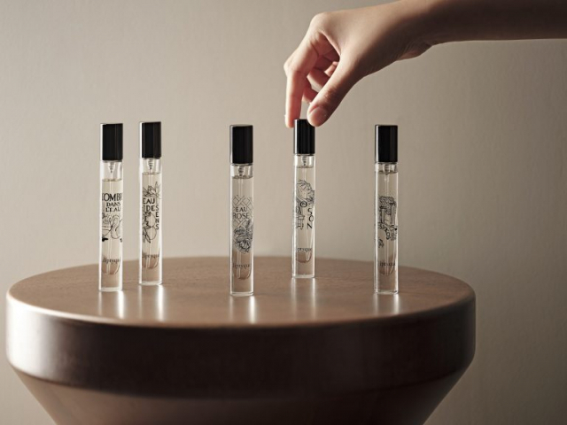 사진 위에서부터 아래로 LG생활건강의 ‘닥터그루트 마이크로바이옴 맥주효모 영양샴푸’, 스킨푸드의 ‘로열허니 프로폴리스 인리치 에센스’, 모로칸오일의 ‘NEW 바디 컬렉션’, 그랜드조선 부산-딥티크 ‘디스커버 유어 어텀’ 제품. 각 사 제공