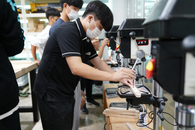 지난달부터 시범 운영 중인 ‘반송마루’에서 학생들이 프로그램 활동을 하고 있다. 부산시교육청 제공